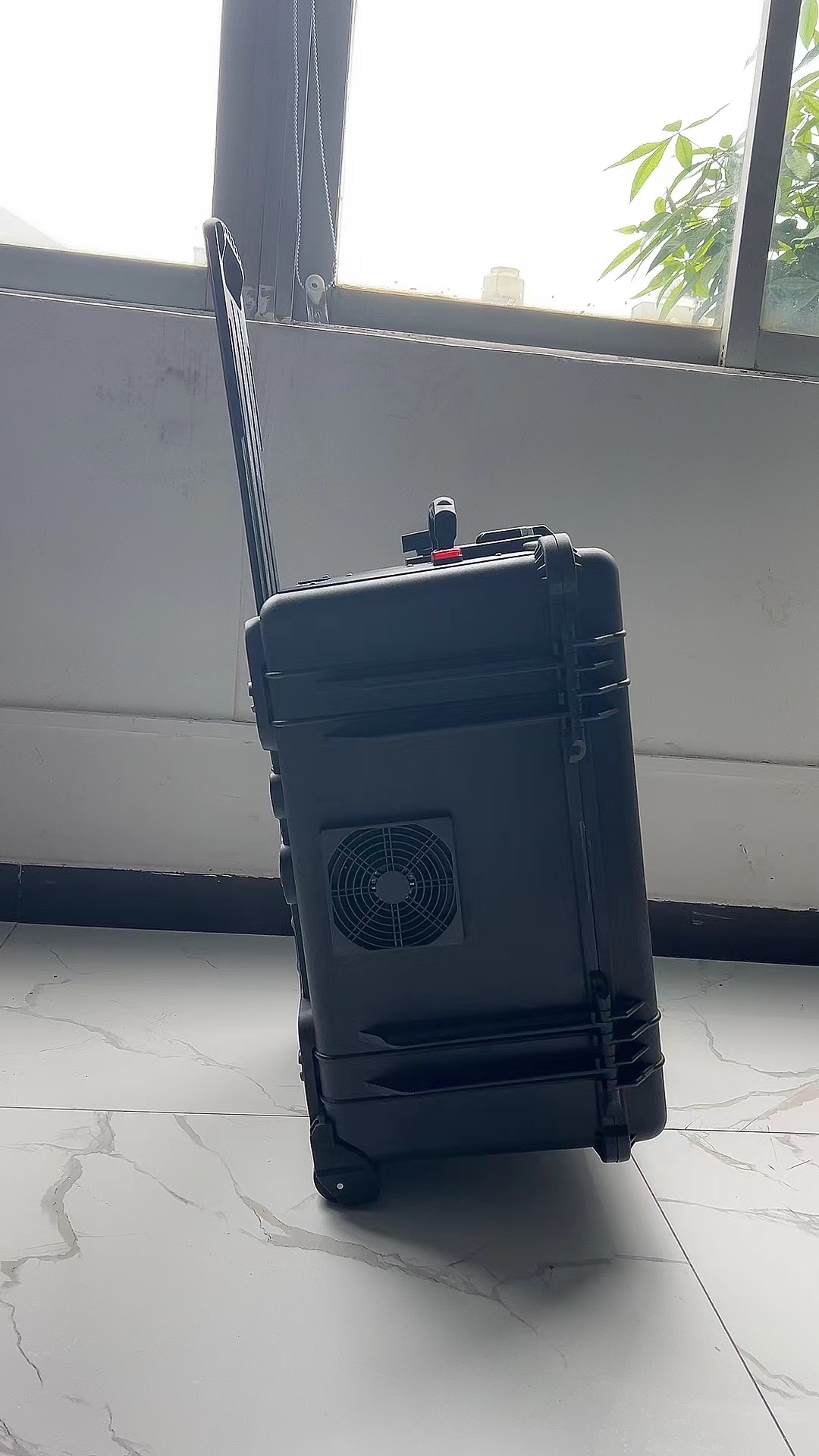 洪山手拉箱型移动通信干扰器